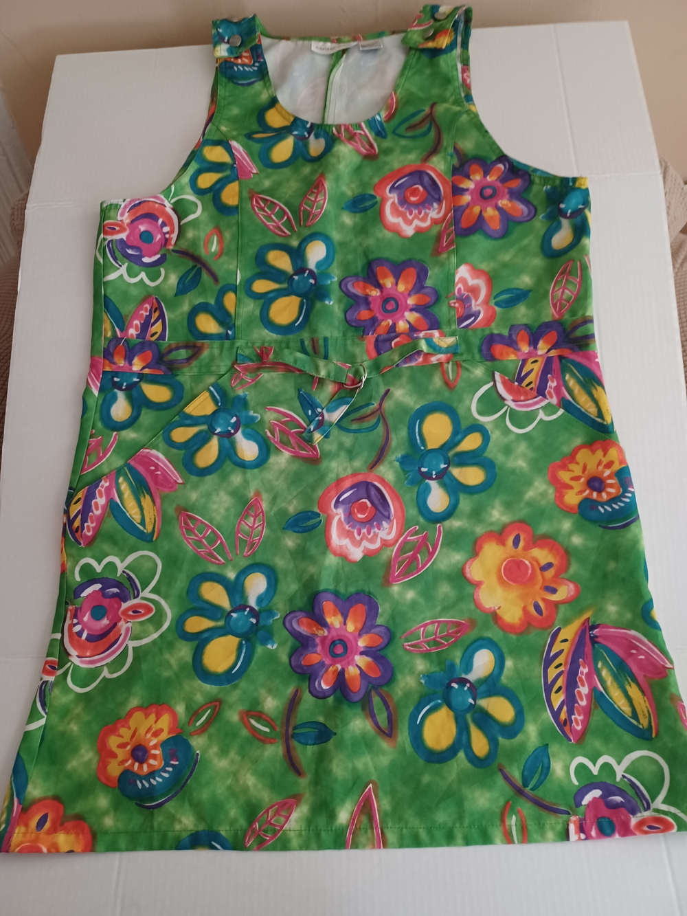 Center Aisle Vibrant Retro Looking Green Floral Shift Dress.